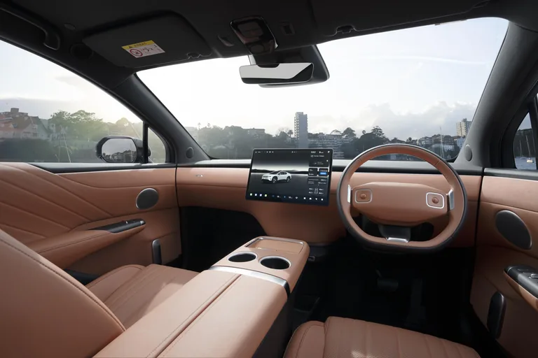 E07 cabin, steering wheel and centre screen